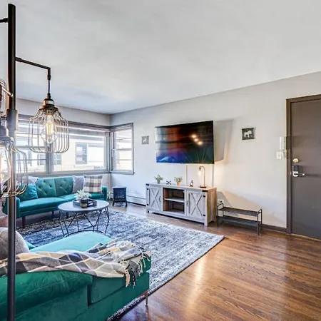 Cabin Theme 2 Bedroom Elmwood Park Condo